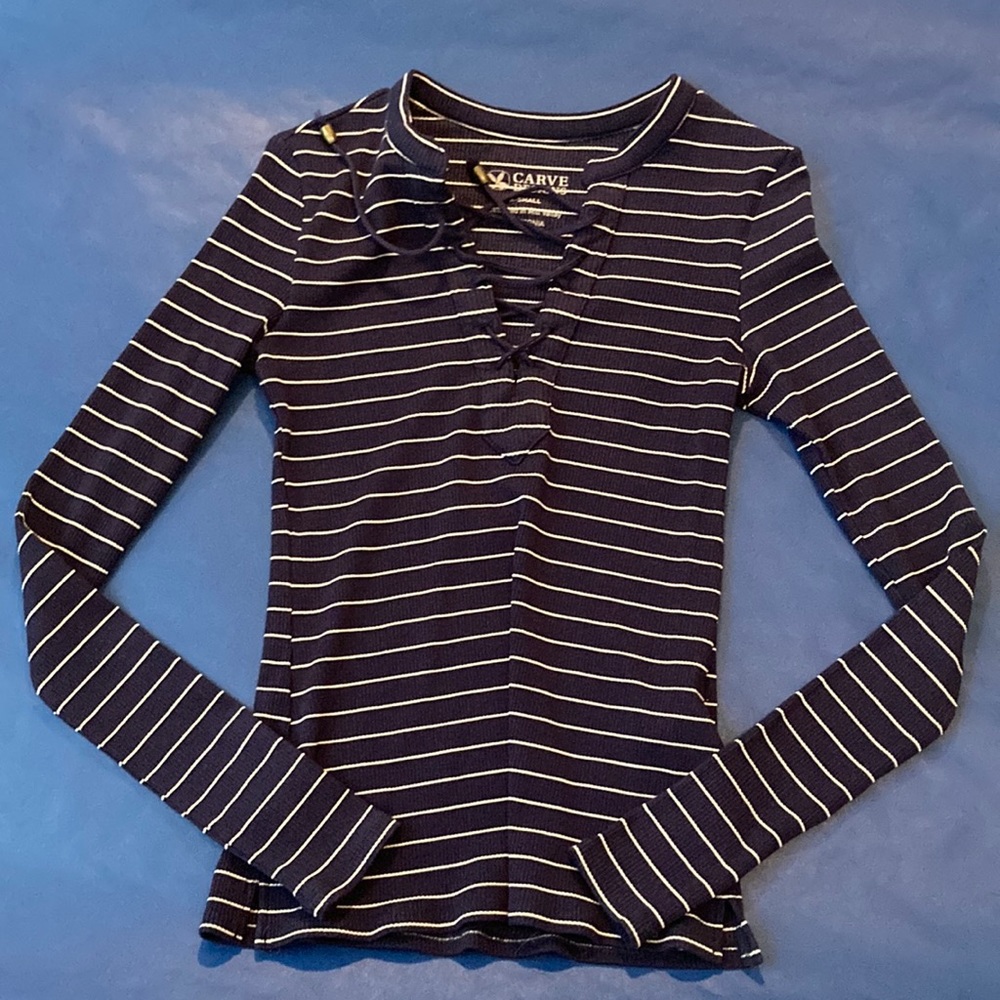 • Navy + white striped ribbed sweater •